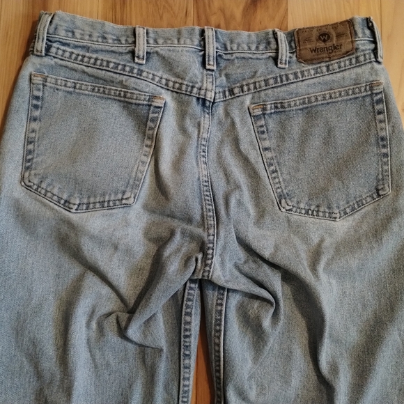 Wrangler Relaxed Fit Light Wash Denim Jeans - Men's Size 36 x 30 - Picture 6 of 14